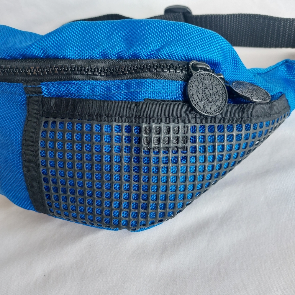 L.A. Gear Unisex Waist Fanny Pack Crossbody Bag Cobalt Royal Blue Adjustable - Picture 12 of 16